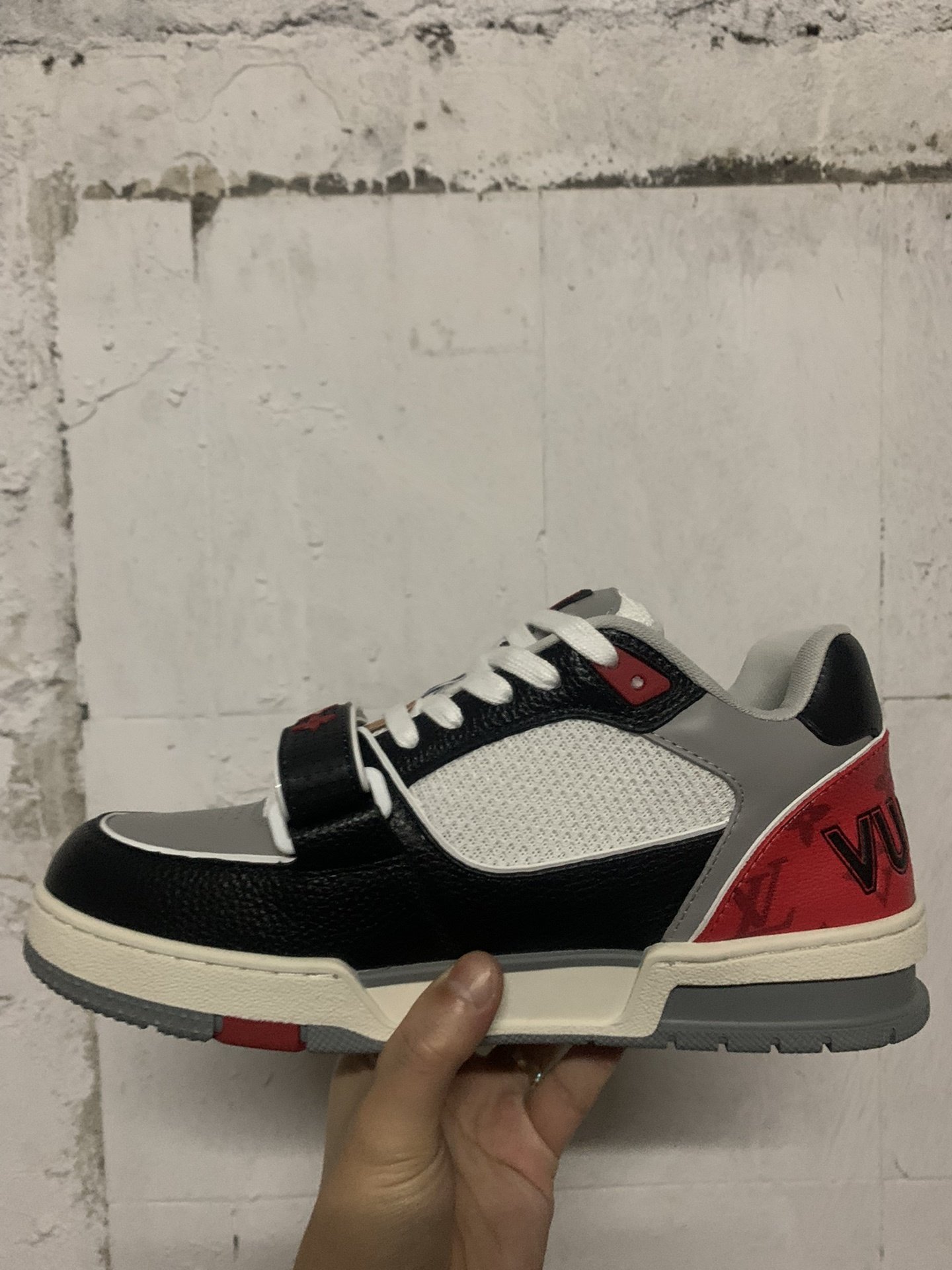 LV Skate Black Red Monogram Flower - immagine 3
