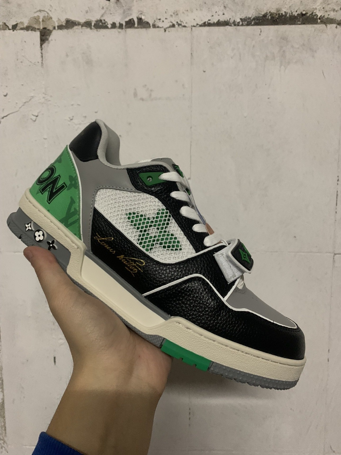 LV Skate Monogram Strap black White Green - immagine 2