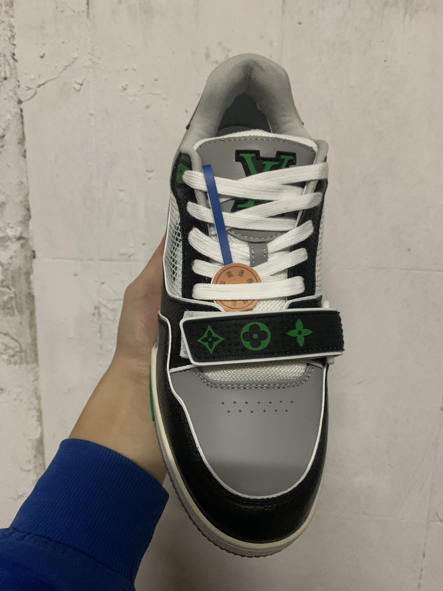 LV Skate Monogram Strap black White Green - immagine 3