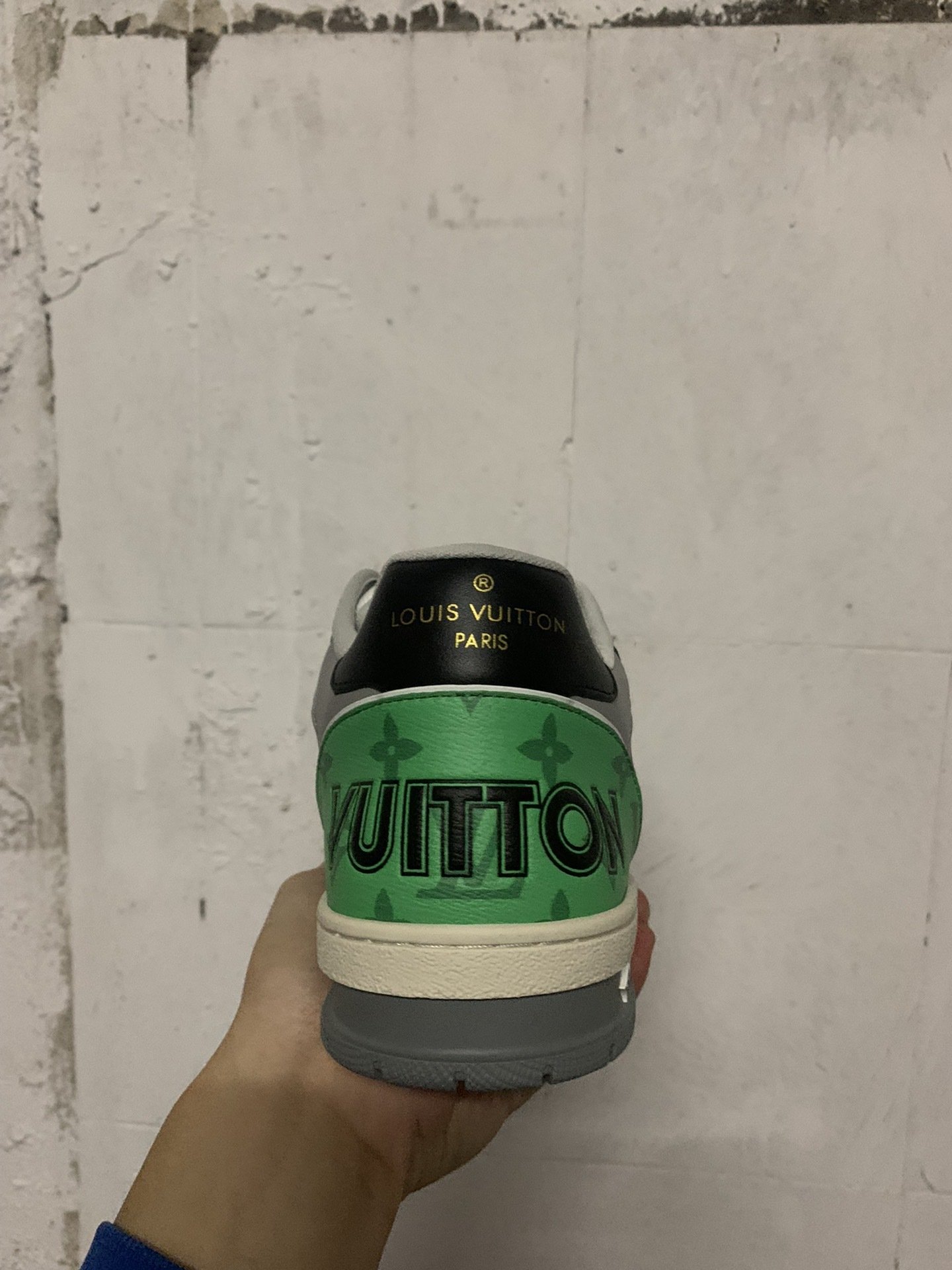 LV Skate Monogram Strap black White Green - immagine 5