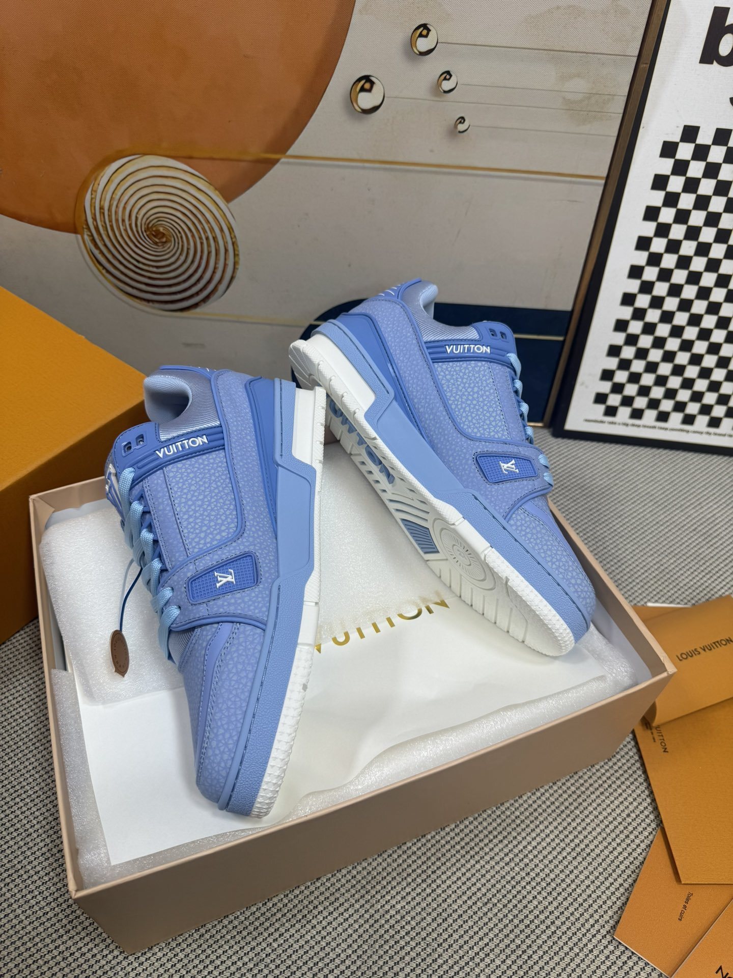 LV Trainer Light Blue White - immagine 2