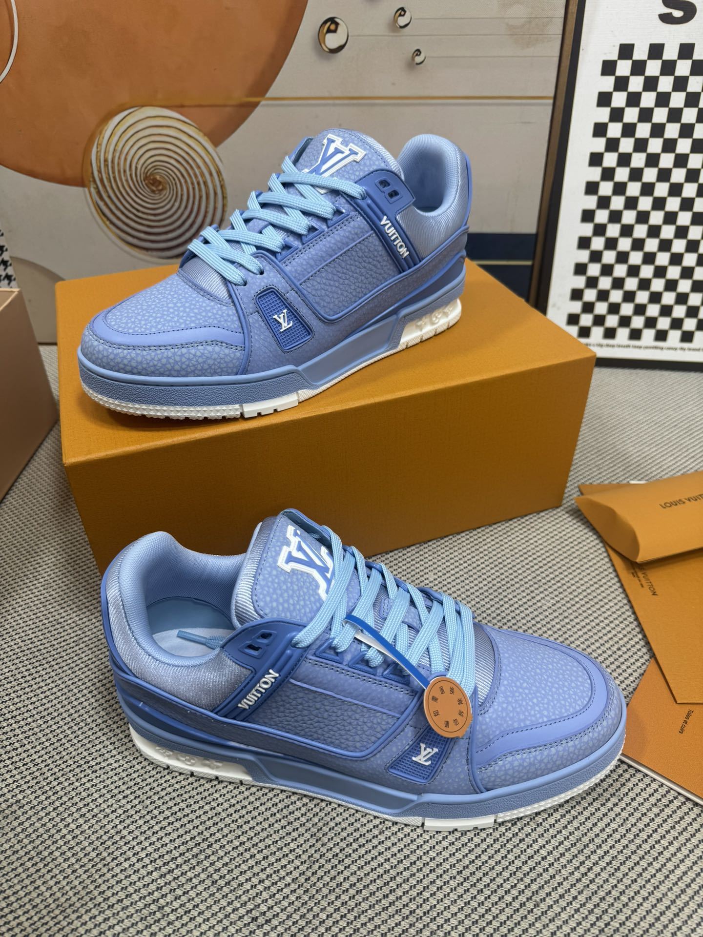 LV Trainer Light Blue White - immagine 3