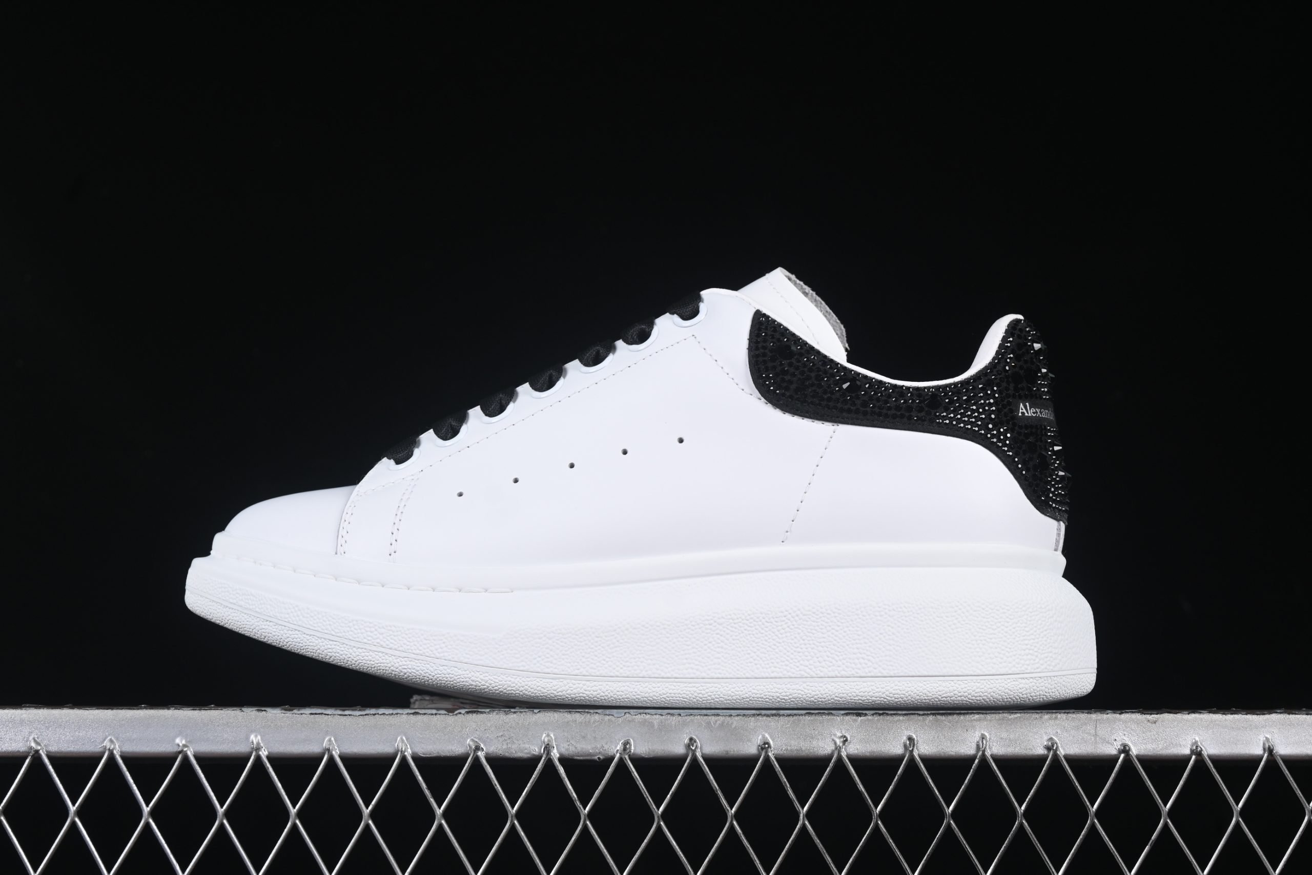 McQueen Oversized Bianco Cristalli Neri - immagine 2