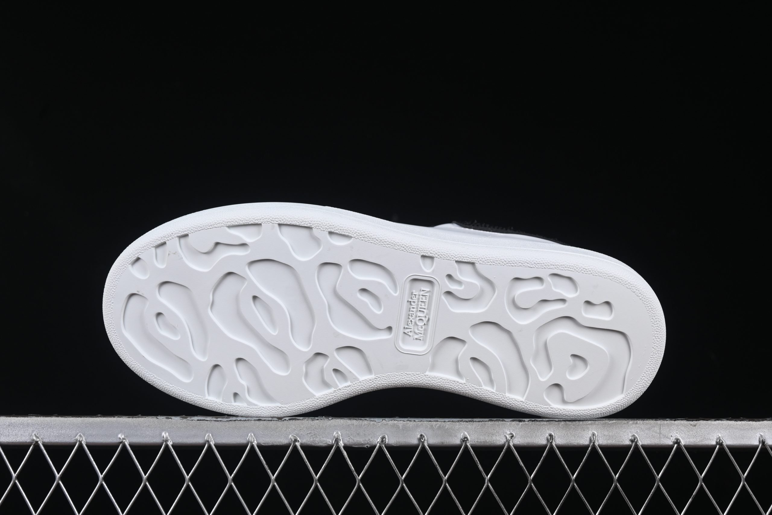 McQueen Oversized Bianco Cristalli Neri - immagine 3
