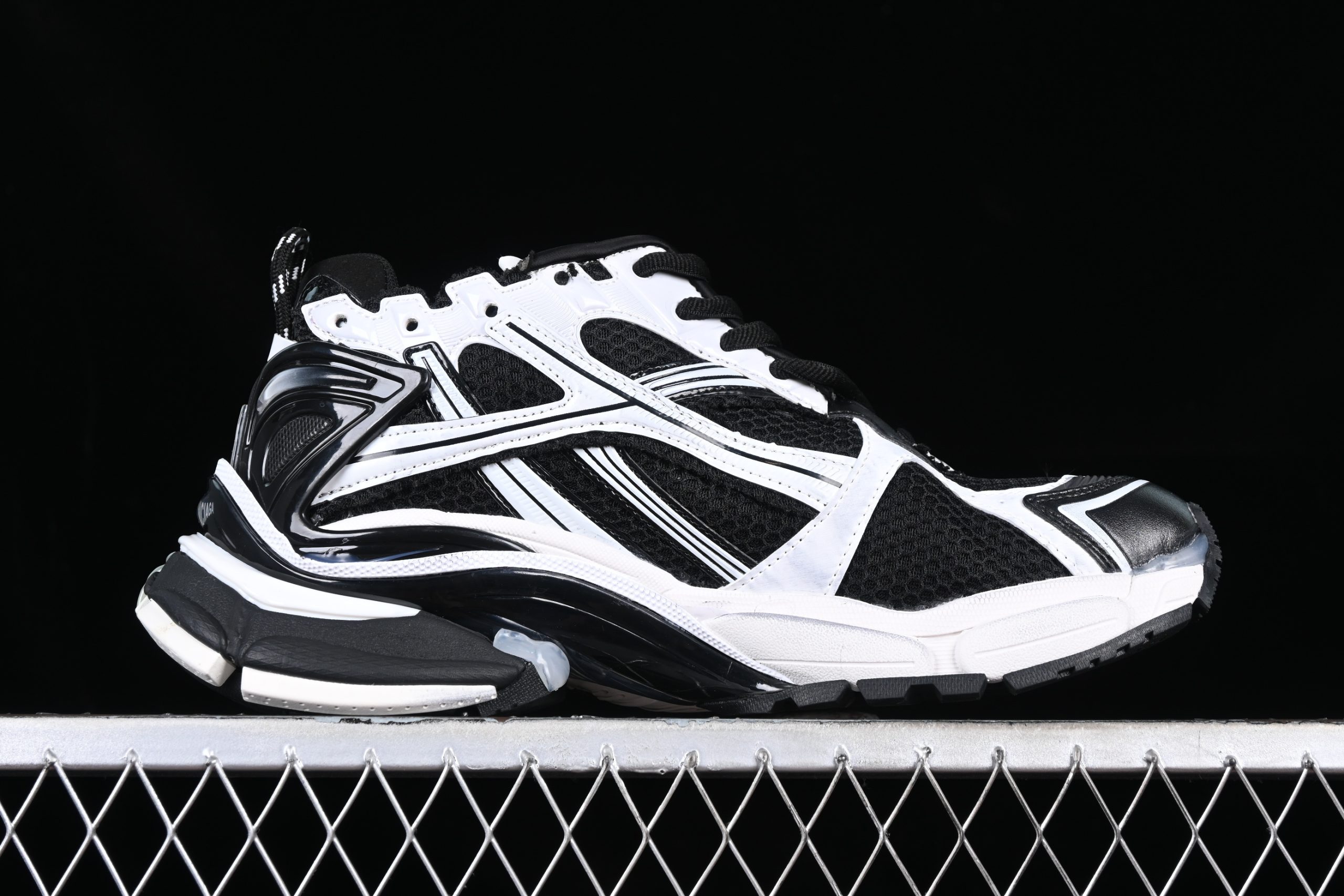 Balenciaga Runner Black White - immagine 3