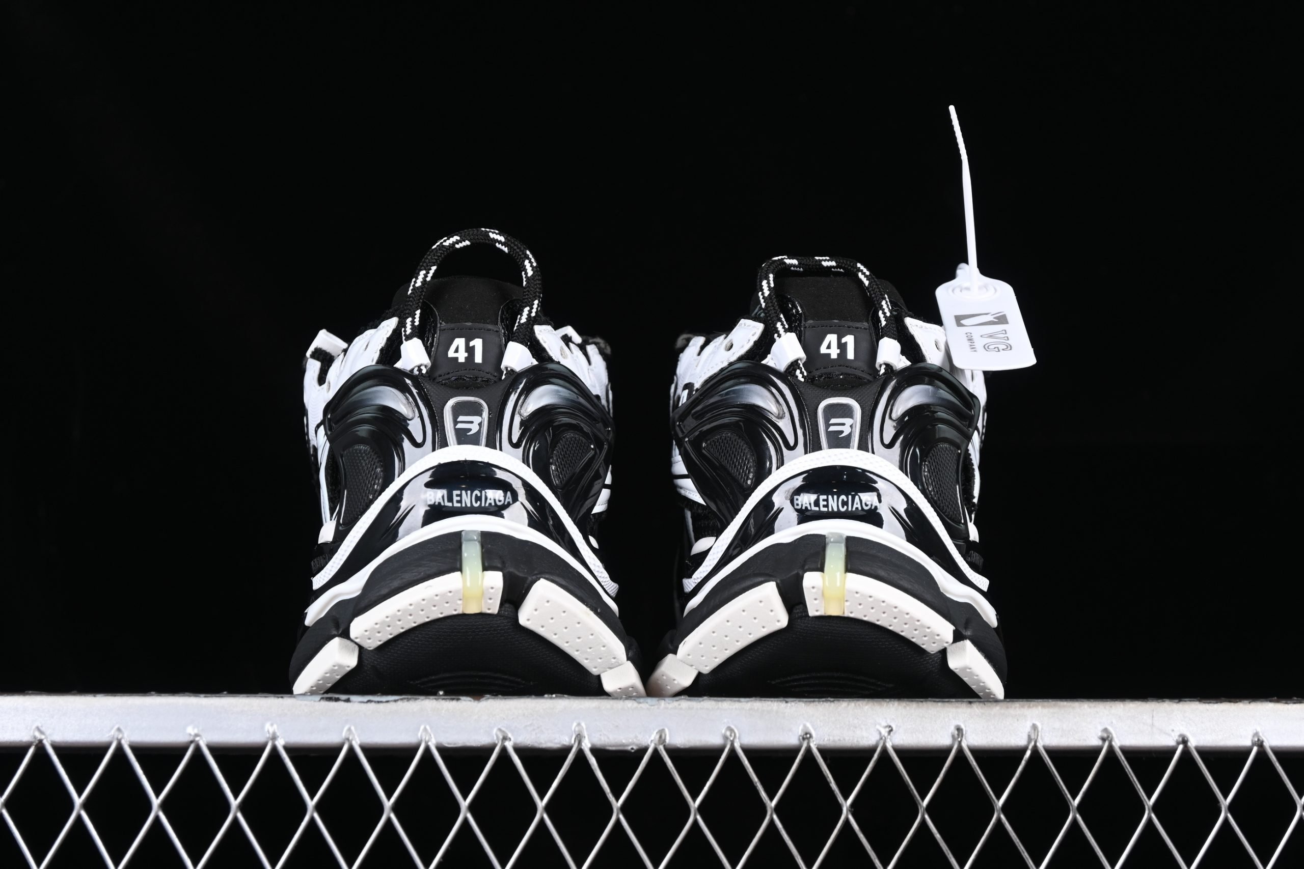 Balenciaga Runner Black White - immagine 5