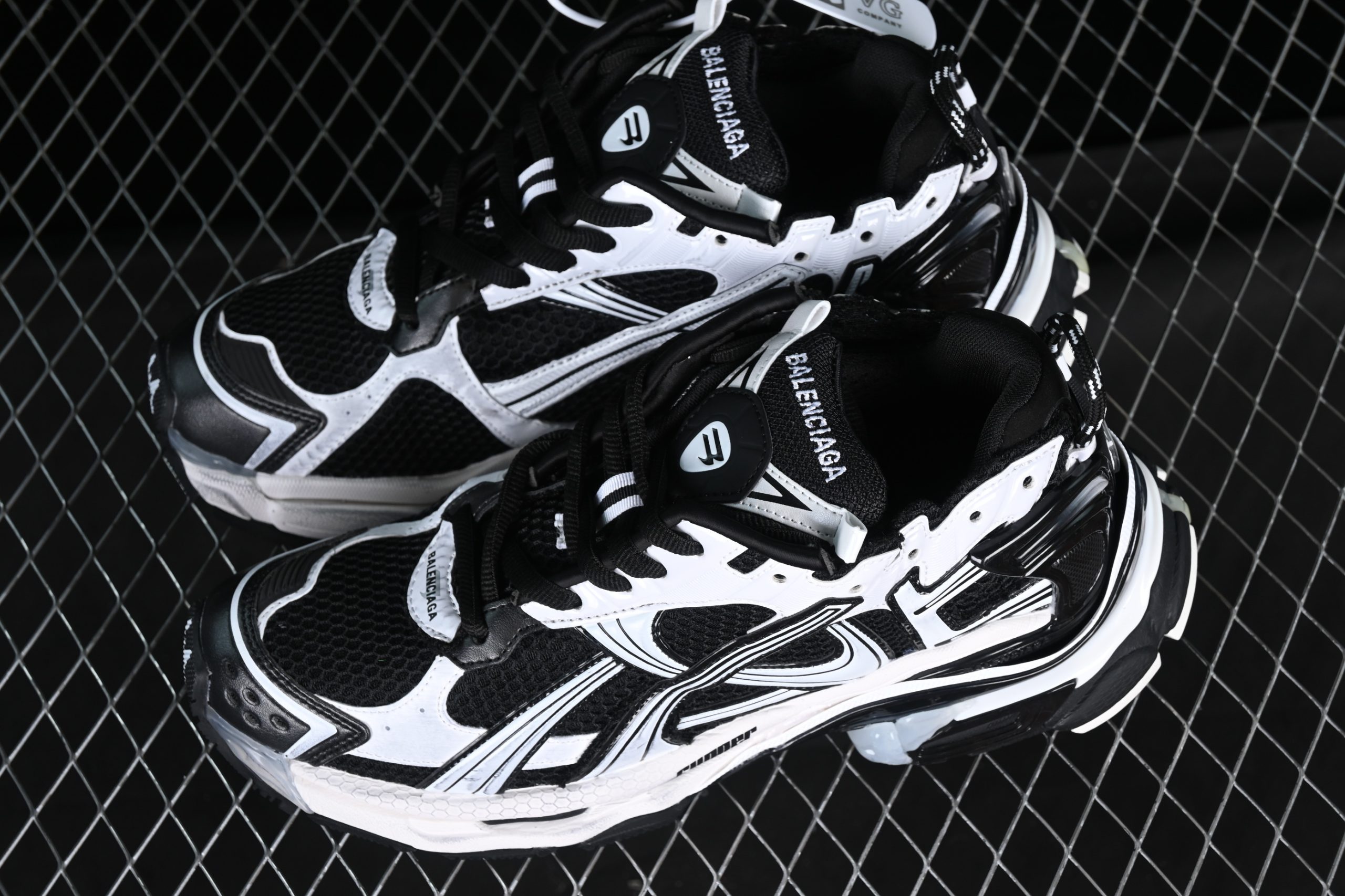 Balenciaga Runner Black White - immagine 7